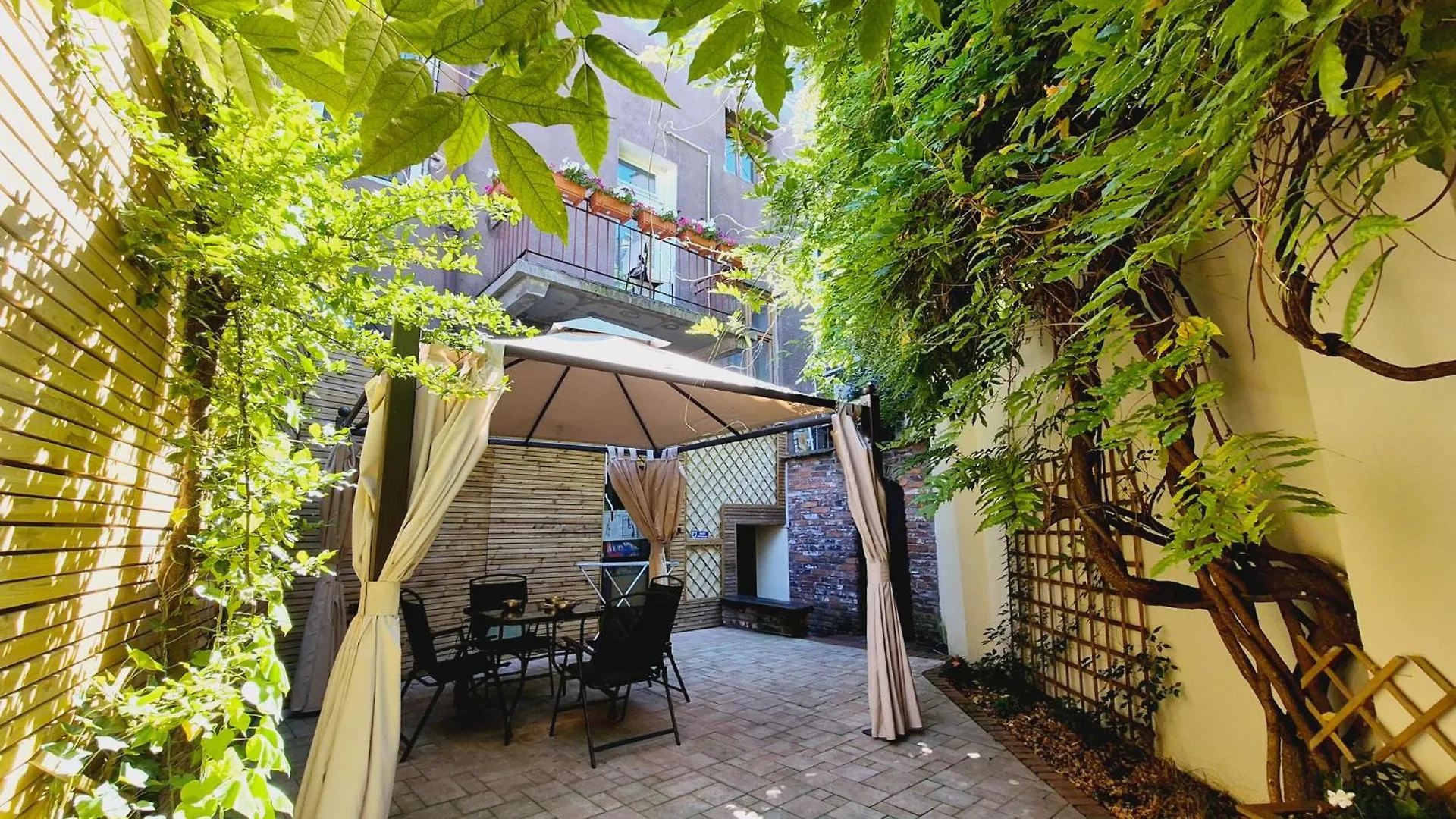 Pini Hostel - Przytulne Pokoje W Centrum Krakowa  Krakow