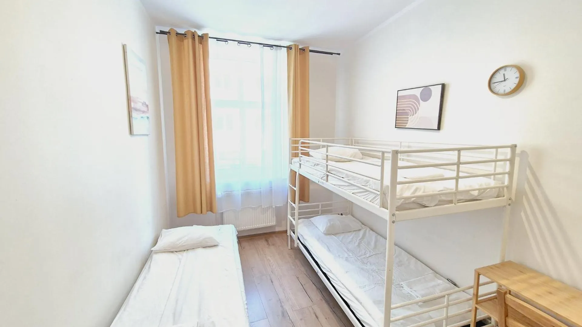 Pini Hostel - Przytulne Pokoje W Centrum Krakowa