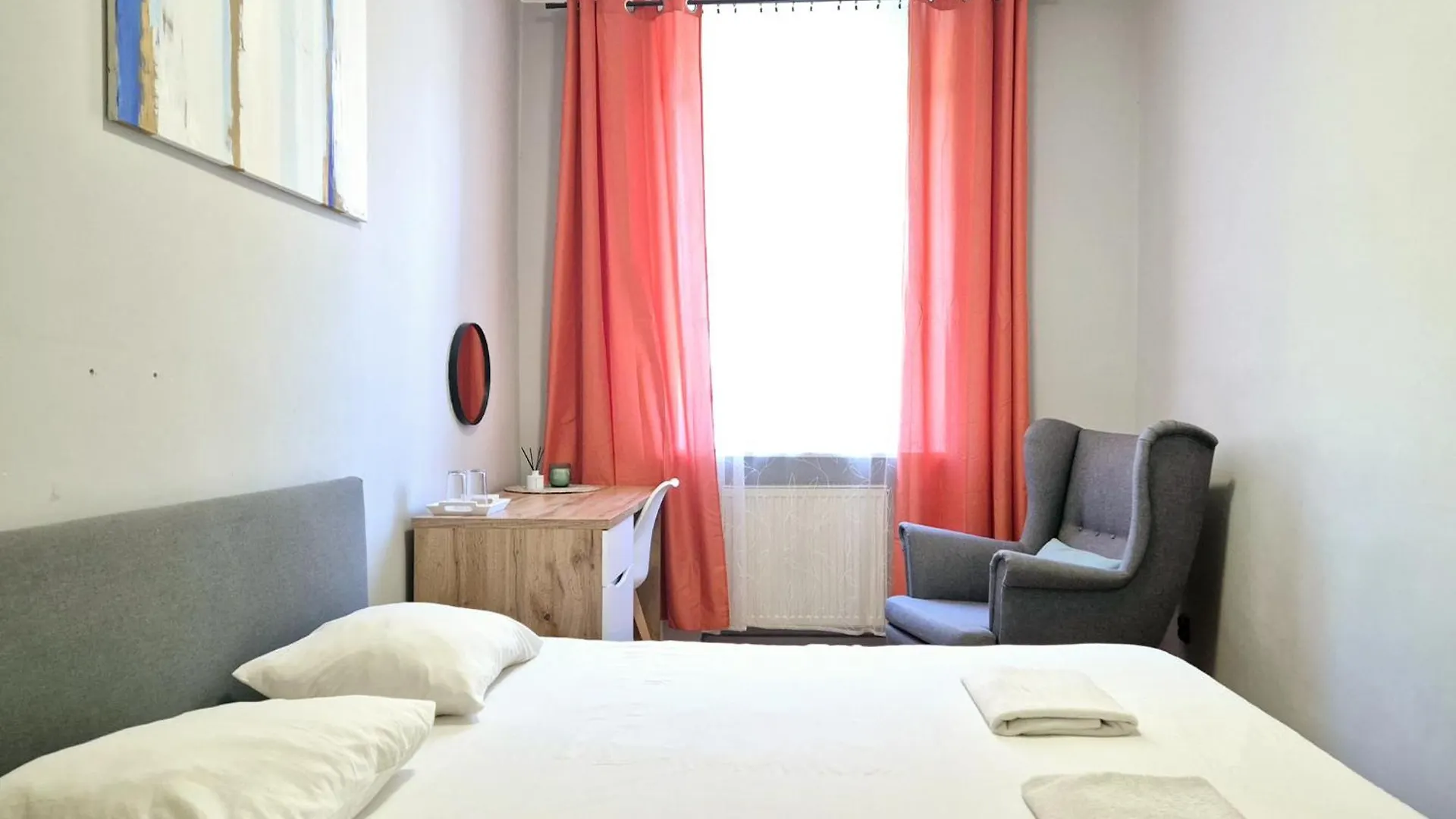 Pini Hostel - Przytulne Pokoje W Centrum Krakowa