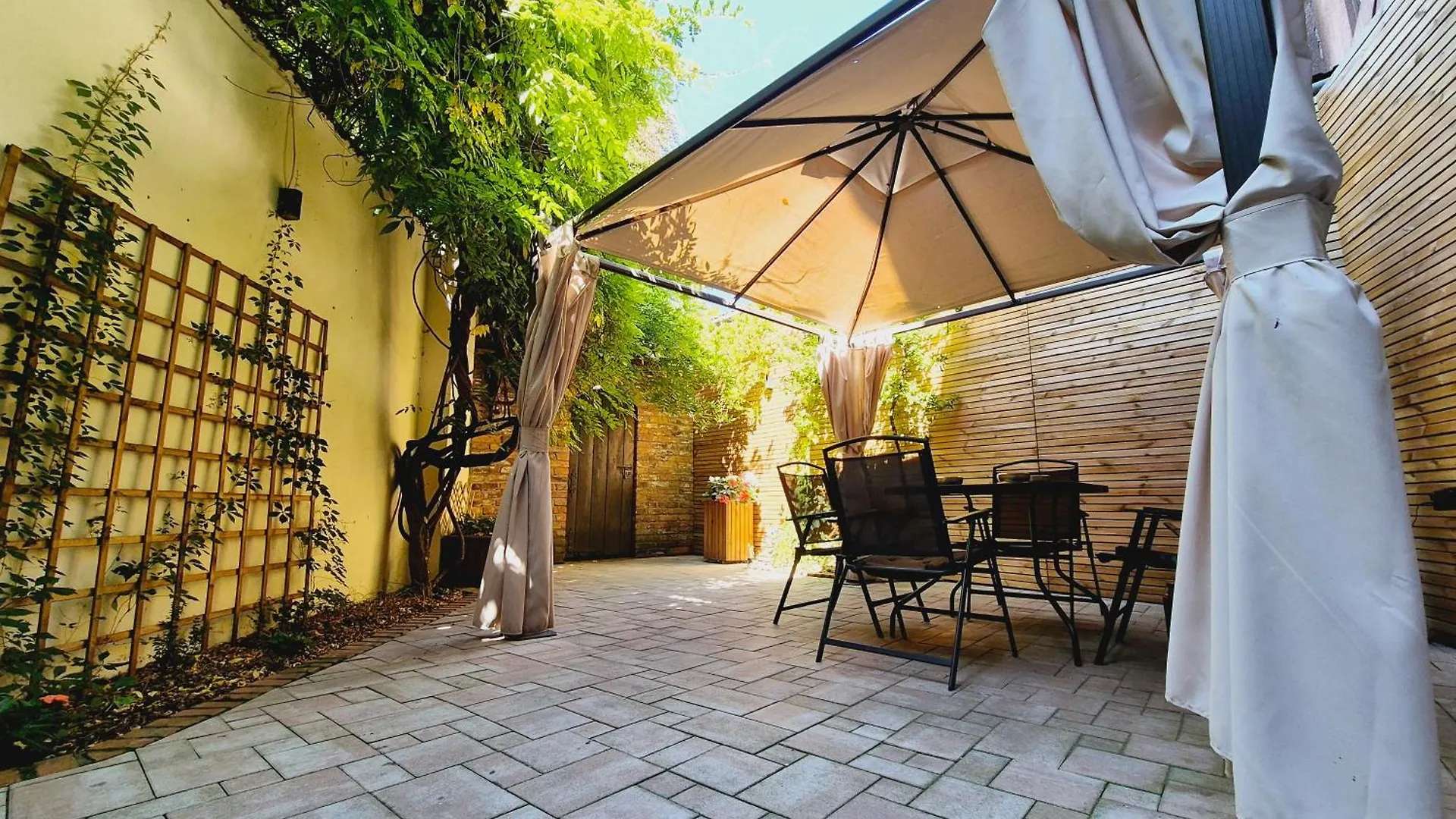 Pini Hostel - Przytulne Pokoje W Centrum Krakowa  Krakow