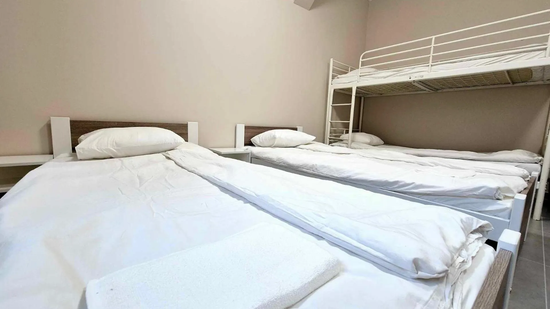Pini Hostel - Przytulne Pokoje W Centrum Krakowa