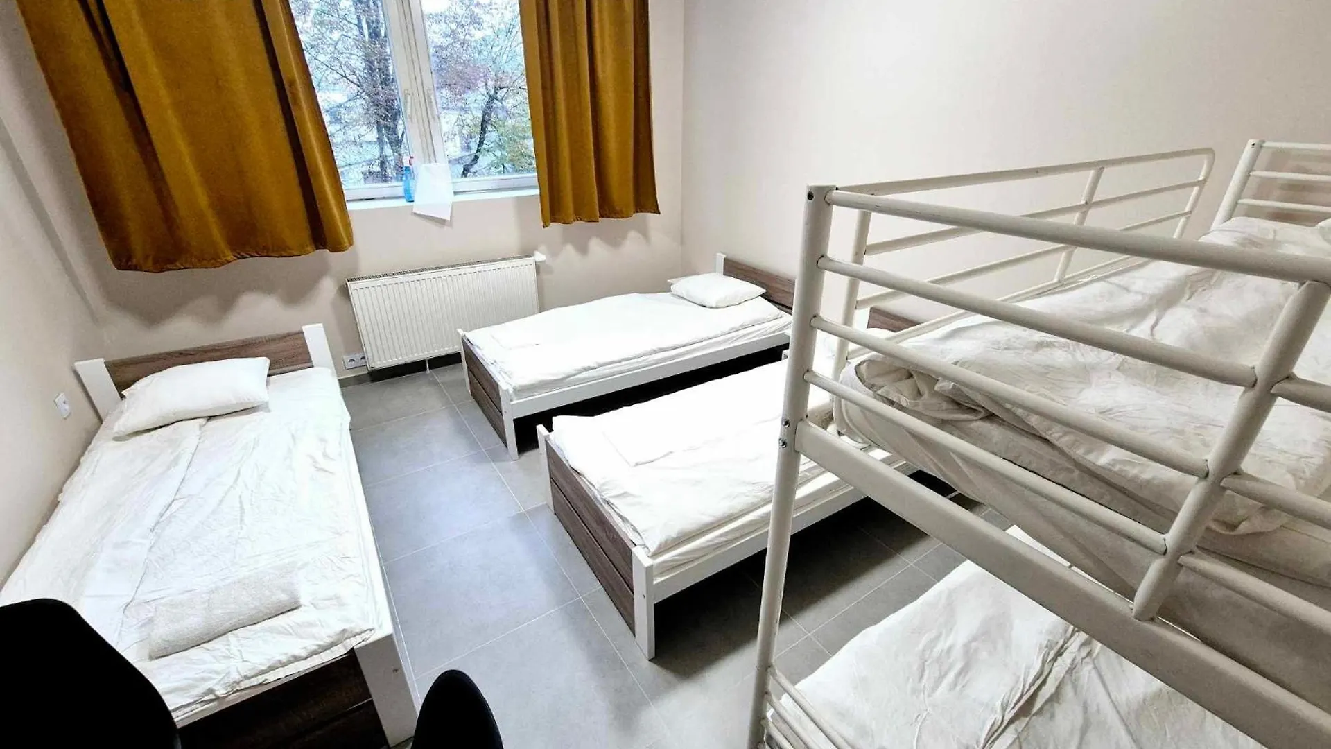 Pini Hostel - Przytulne Pokoje W Centrum Krakowa