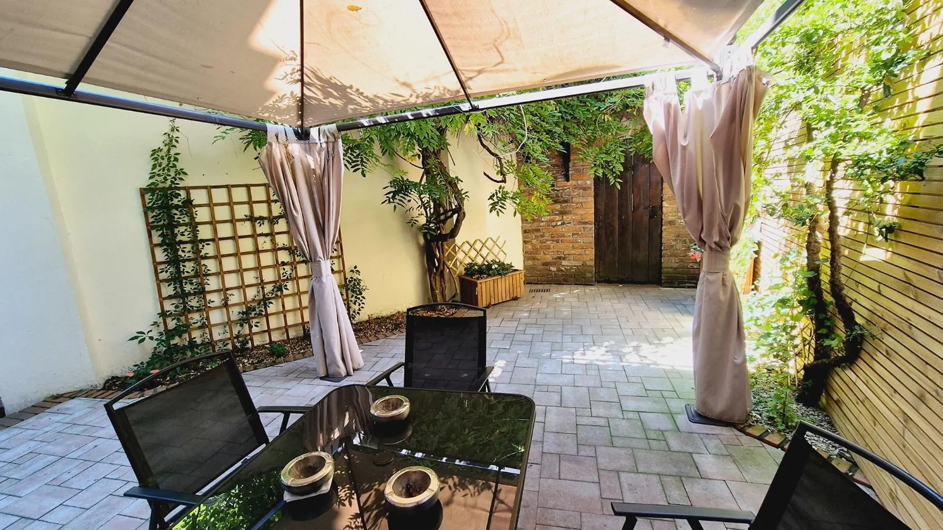 Pini Hostel - Przytulne Pokoje W Centrum Krakowa  Krakow