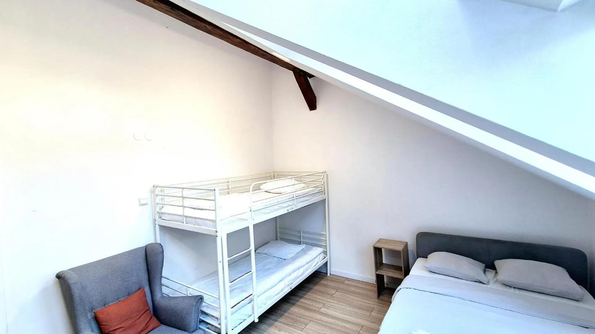 Pini Hostel - Przytulne Pokoje W Centrum Krakowa